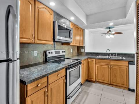 18850 NW 57th Ave 208, Hialeah FL - photo 11 of 40
