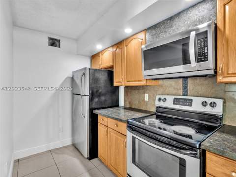 18850 NW 57th Ave 208, Hialeah FL - photo 9 of 40