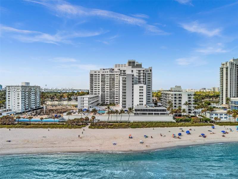 2 bedroom Condominium at 5401 Collins Ave 107, The Carriage House Condo, Miami Beach — photo 3