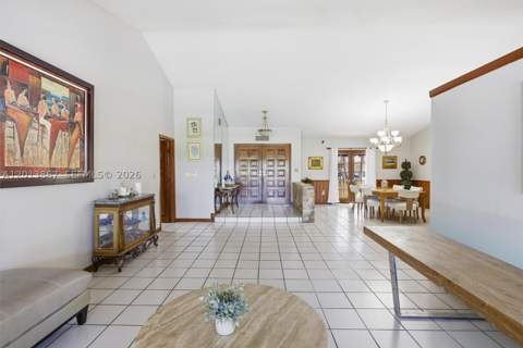 7200 N Oakmont Dr, Hialeah FL - photo 11 of 41