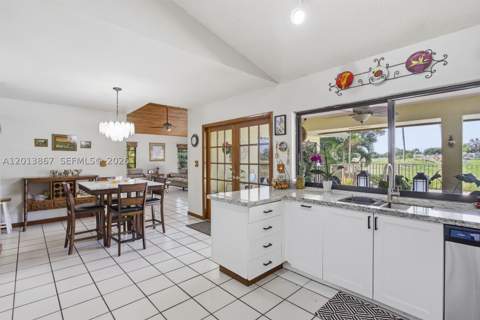 7200 N Oakmont Dr, Hialeah FL - photo 15 of 41