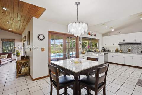 7200 N Oakmont Dr, Hialeah FL - photo 16 of 41