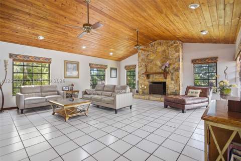 7200 N Oakmont Dr, Hialeah FL - photo 17 of 41