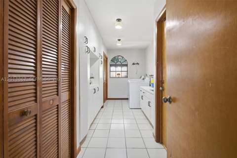 7200 N Oakmont Dr, Hialeah FL - photo 20 of 41
