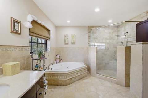 7200 N Oakmont Dr, Hialeah FL - photo 24 of 41