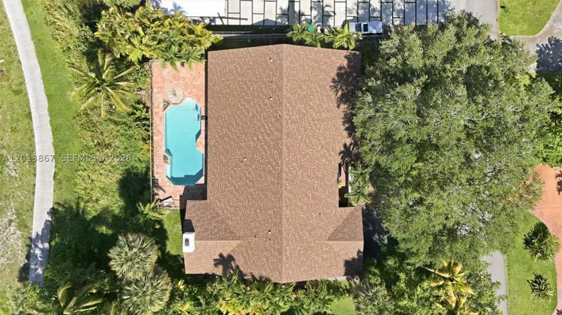 4 bedroom SingleFamilyResidence at 7200 N Oakmont Dr, Country Club Of Miami Est, Hialeah — photo 3