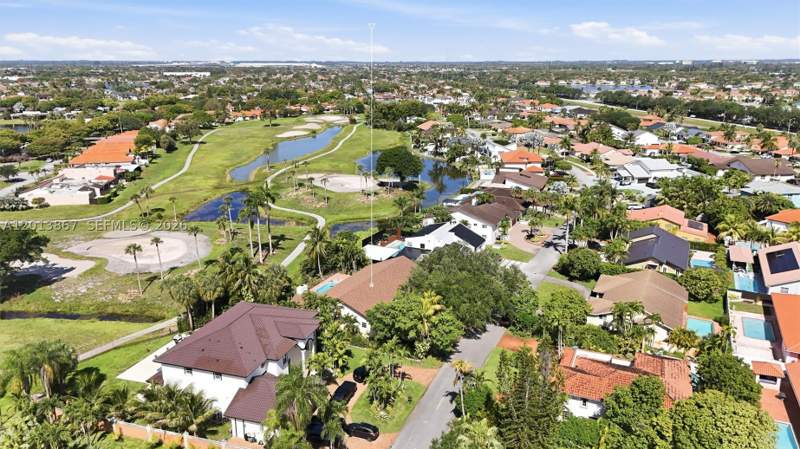 4 bedroom SingleFamilyResidence at 7200 N Oakmont Dr, Country Club Of Miami Est, Hialeah — photo 4