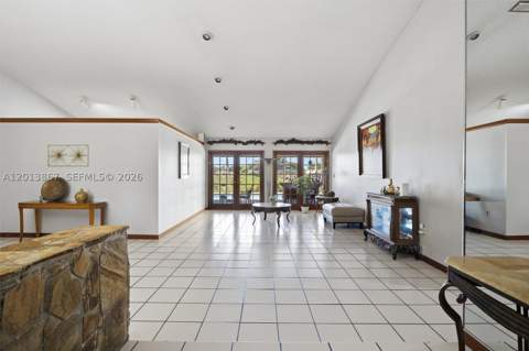7200 N Oakmont Dr, Hialeah FL - photo 9 of 41