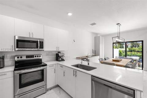 577 NW 204th St, Miami Gardens FL - photo 10 of 35