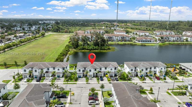 4 bedroom Townhouse at 577 NW 204th St, Vista Lago, Miami Gardens — photo 4