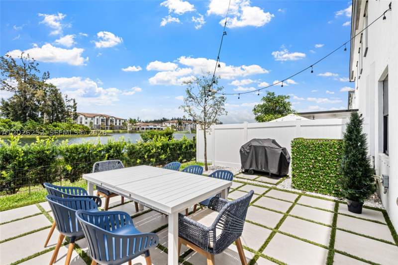 4 bedroom Townhouse at 577 NW 204th St, Vista Lago, Miami Gardens — photo 5