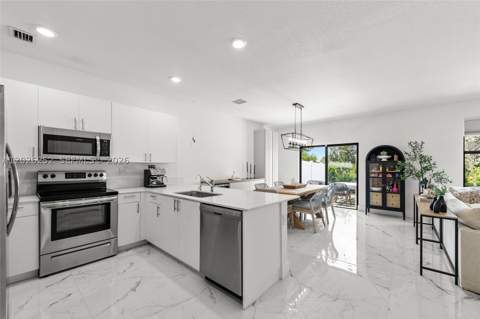 577 NW 204th St, Miami Gardens FL - photo 9 of 35