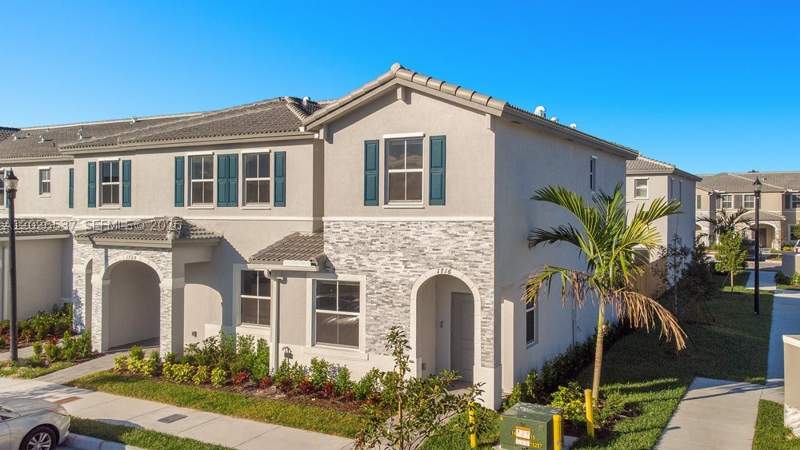 3 bedroom Villa at 1716 SE 26th Rd 1716, Homestead Park Of Commerc, Homestead — photo 3