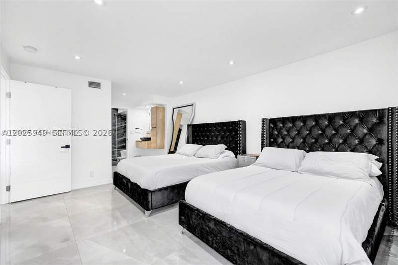 2 bedroom Condominium at 100 Bayview Dr 503, Arlen House East Condo, Sunny Isles Beach — photo 2