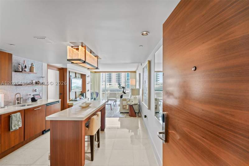 1 bedroom Condominium at 6801 Collins Ave 708, Central Carillon Beach, Miami Beach — photo 2