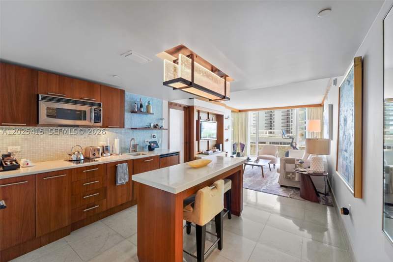 1 bedroom Condominium at 6801 Collins Ave 708, Central Carillon Beach, Miami Beach — photo 3