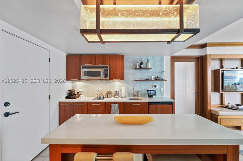 1 bedroom Condominium at 6801 Collins Ave 708, Central Carillon Beach, Miami Beach — photo 4