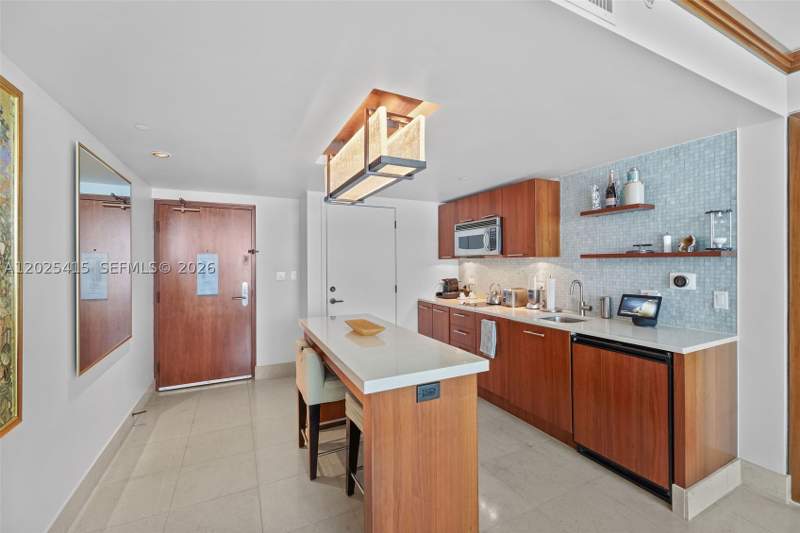1 bedroom Condominium at 6801 Collins Ave 708, Central Carillon Beach, Miami Beach — photo 5