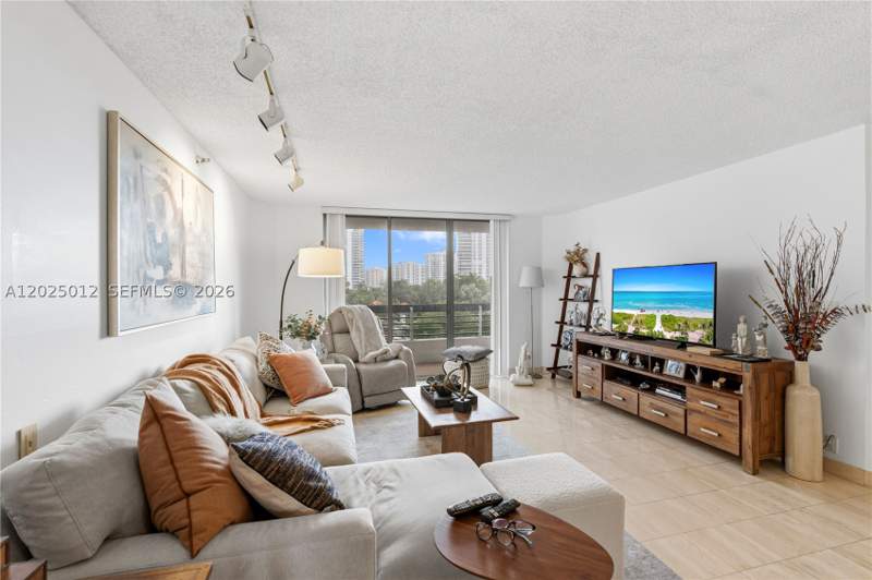 2 bedroom Condominium at 19195 NE 36th Ct 502, Mystic Pointe Condo No Tw, Aventura — photo 2