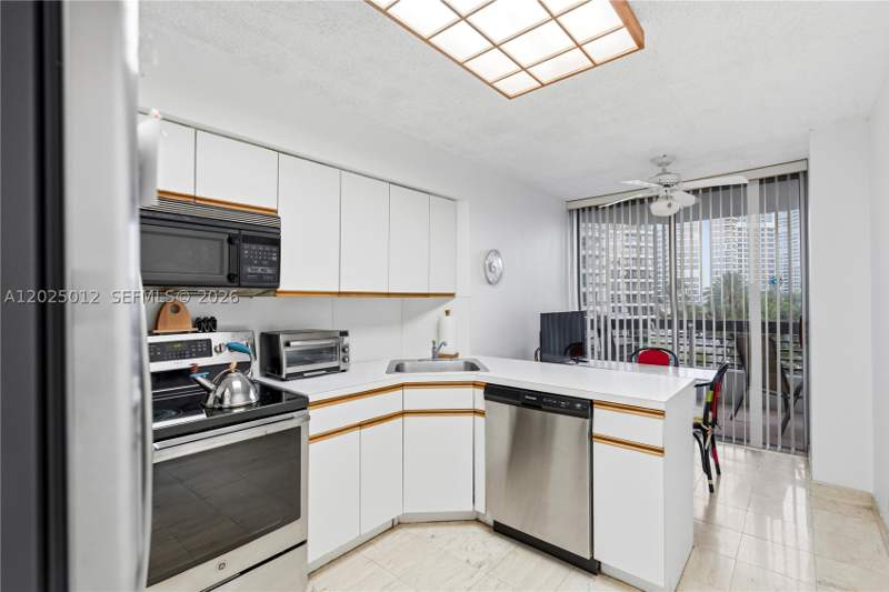 2 bedroom Condominium at 19195 NE 36th Ct 502, Mystic Pointe Condo No Tw, Aventura — photo 5