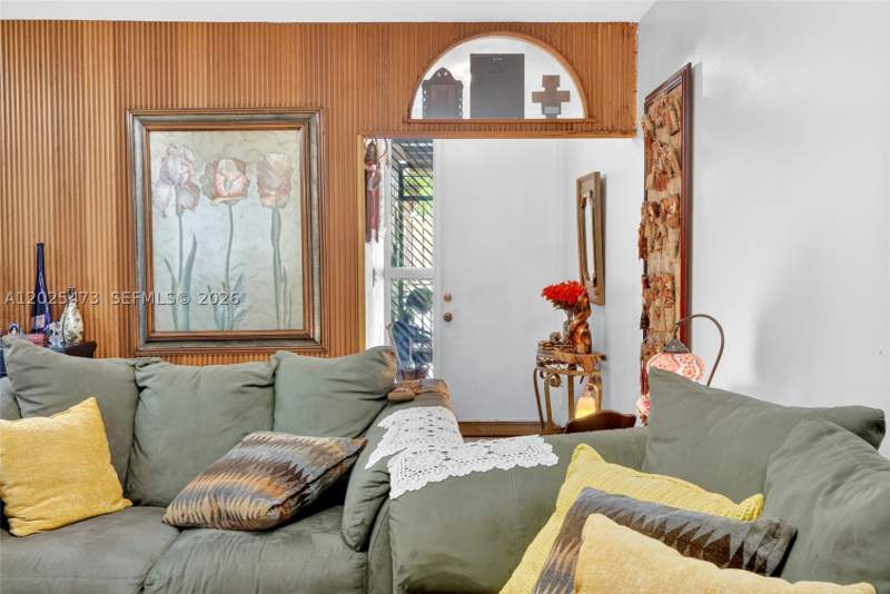 3 bedroom Villa at 6705 Kingsmoor Way, Miami Lakes Loch Lomond E, Miami Lakes — photo 5