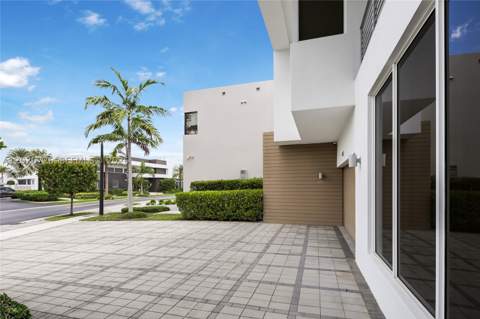 7441 NW 102nd Ct, Doral FL - photo 9 of 76