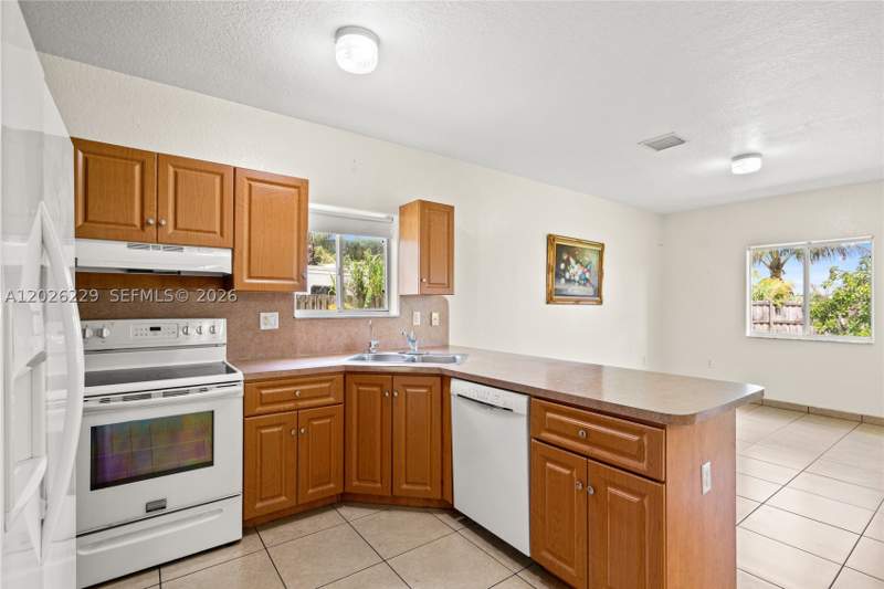 3 bedroom SingleFamilyResidence at 716 SE 12th Ter, Tennessee Estates, Homestead — photo 2