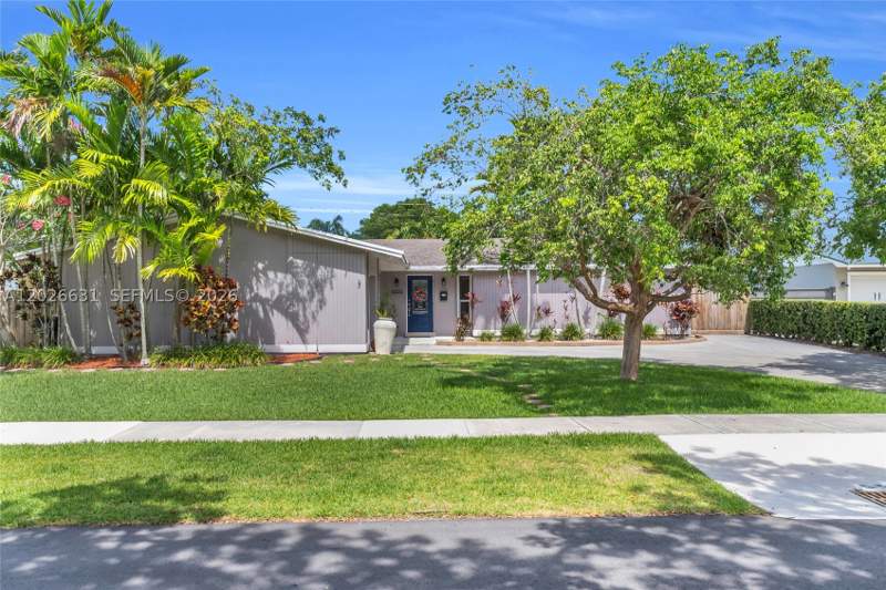 3 bedroom SingleFamilyResidence at 18645 SW 90th Ave, Bel Aire, Cutler Bay — photo 2