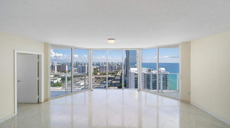 2 bedroom Condominium at 16699 Collins Avenue 3407, La Perla Condo, Sunny Isles Beach — photo 5