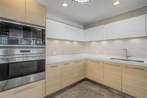 17111 Biscayne Blvd 1405/07, North Miami Beach FL - photo 13 of 37