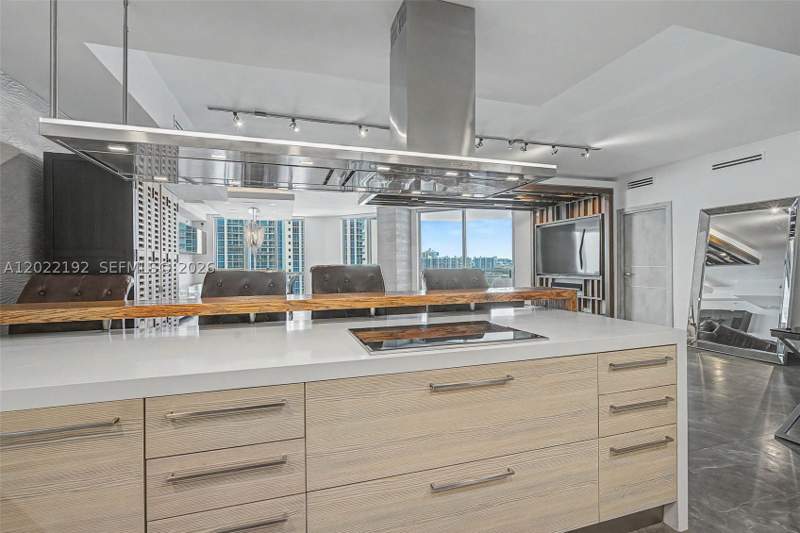 6 bedroom Condominium at 17111 Biscayne Blvd 1405/07, Marina Palms Residences S, North Miami Beach — photo 3