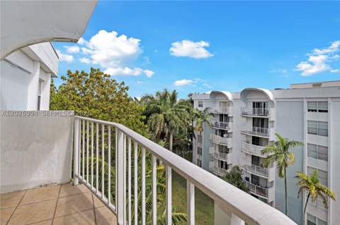 496 NW 165th St Rd D-616, Miami FL - photo 10 of 13