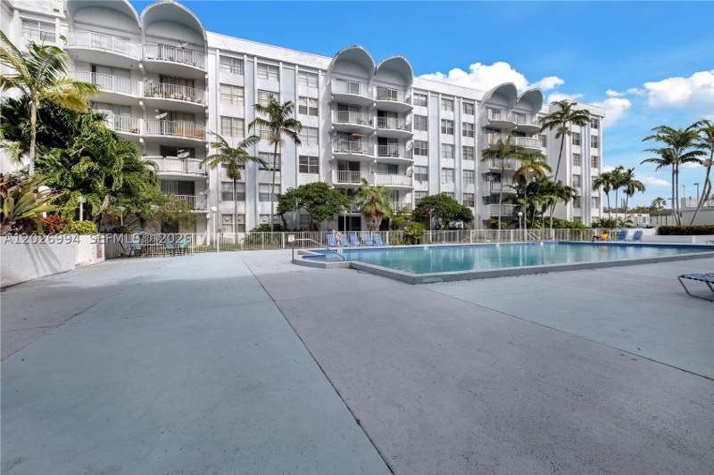 2 bedroom Condominium at 496 NW 165th St Rd D-616, Montecarlo Condo, Miami — photo 3