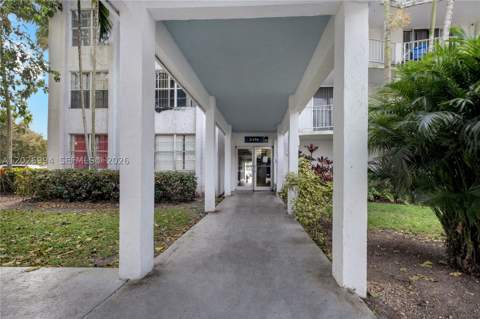 496 NW 165th St Rd D-616, Miami FL - photo 6 of 13