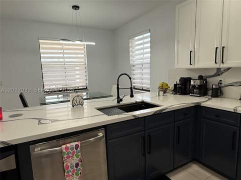 10060 NW 86th Ter, Doral FL - photo 8 of 55