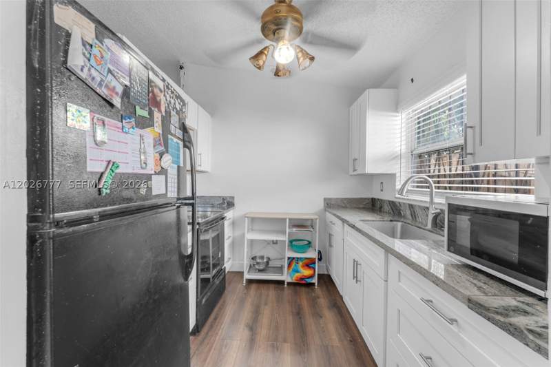3 bedroom SingleFamilyResidence at 12026 SW 210th St, STRAWBERRY FIELD SUB, Miami — photo 4