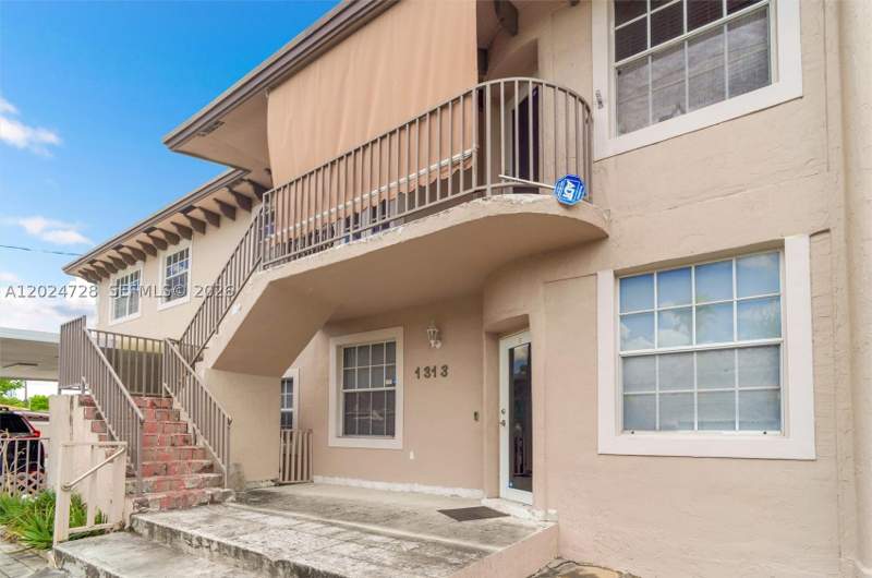 9 bedroom SingleFamilyResidence at 1313 SW 24th Ave, Byan Park, Miami — photo 2