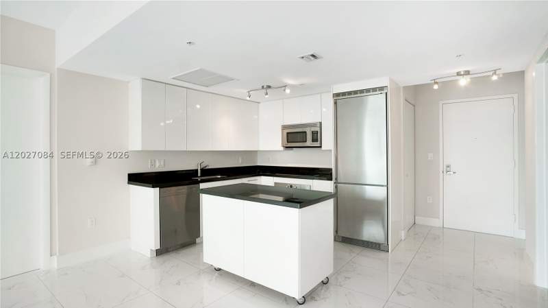 3 bedroom Condominium at 92 SW 3rd St 1803, Mint Condo, Miami — photo 2