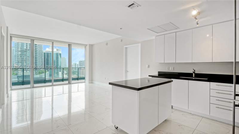 3 bedroom Condominium at 92 SW 3rd St 1803, Mint Condo, Miami — photo 4