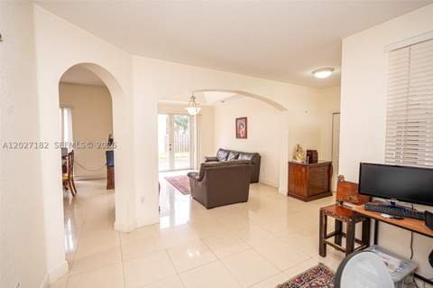 14372 NW 83rd Ave, Miami Lakes FL - photo 6 of 33