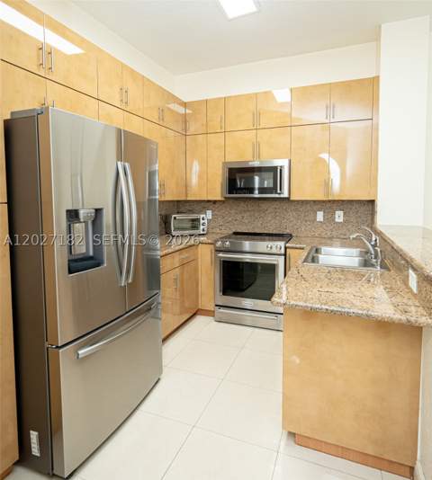 14372 NW 83rd Ave, Miami Lakes FL - photo 7 of 33