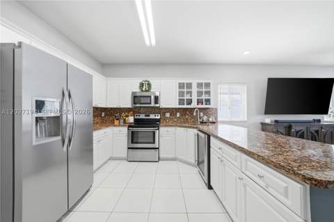 8883 NW 176th St, Hialeah FL - photo 10 of 40