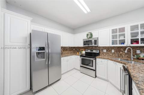 8883 NW 176th St, Hialeah FL - photo 11 of 40