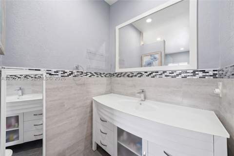 8883 NW 176th St, Hialeah FL - photo 21 of 40