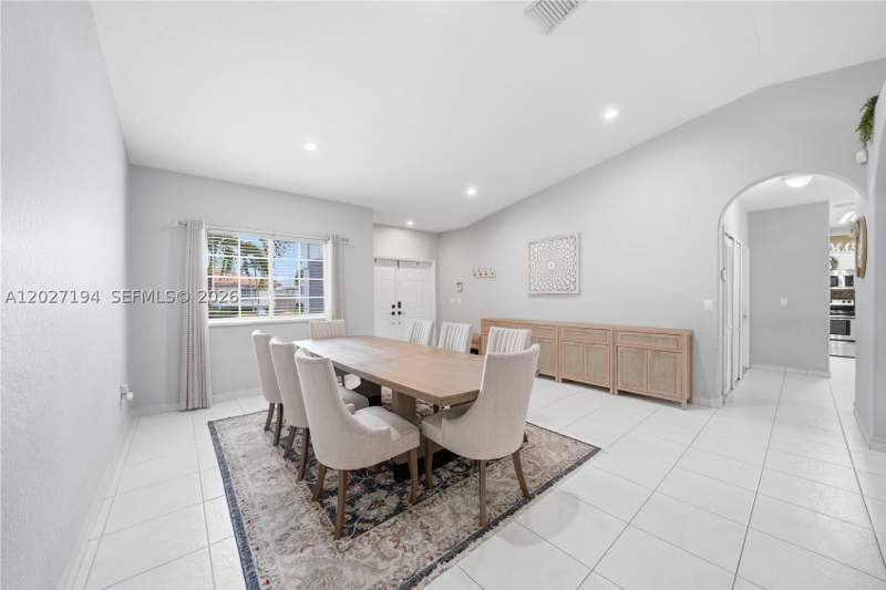 3 bedroom SingleFamilyResidence at 8883 NW 176th St, Palm Spring Estates, Hialeah — photo 4