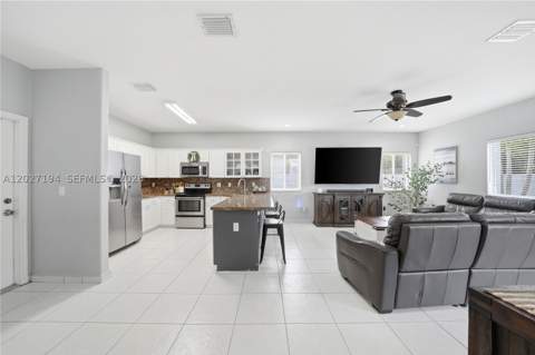 8883 NW 176th St, Hialeah FL - photo 9 of 40