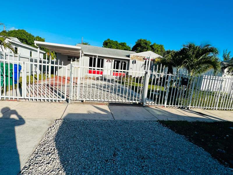 4 bedroom SingleFamilyResidence at 4315 NW 11th Court, W Buena Vista Cen, Miami — photo 2