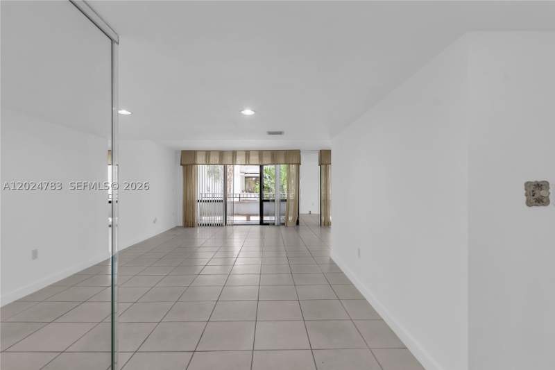 3 bedroom Condominium at 13951 Kendale Lakes Cir 208A, Towers Of Kendale Lakes C, Miami — photo 4