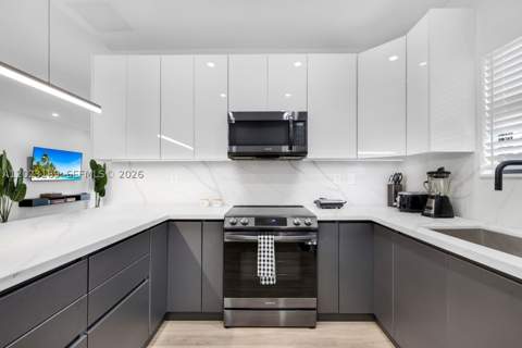 121 NW 53rd St, Miami FL - photo 11 of 36