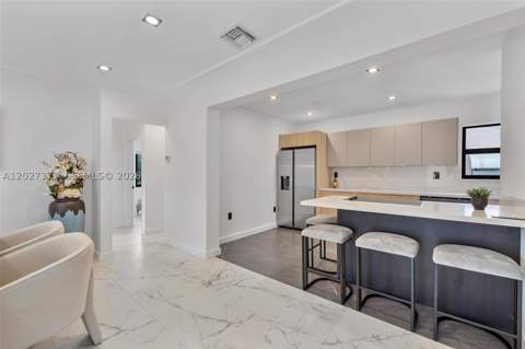 501 NW 46th St, Miami FL - photo 6 of 39